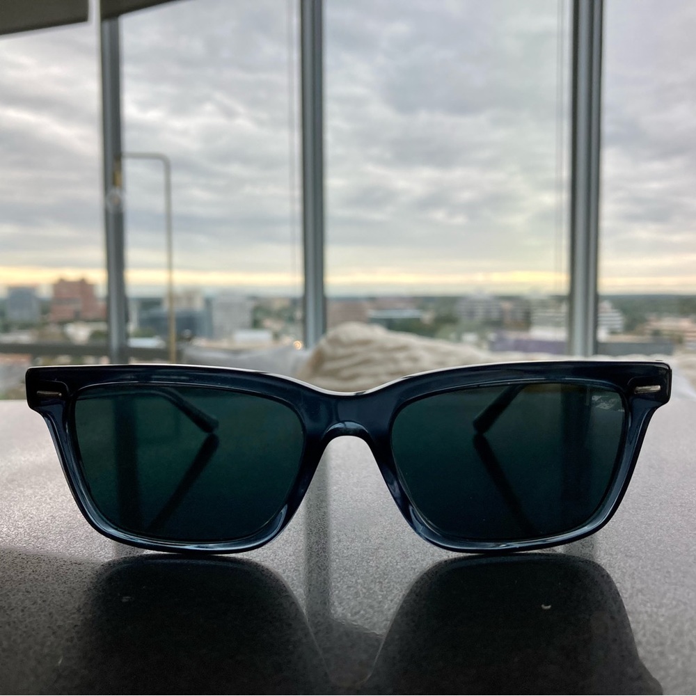 Oliver peoples, like new, women’s sunglasses, white rim, navy blue lens